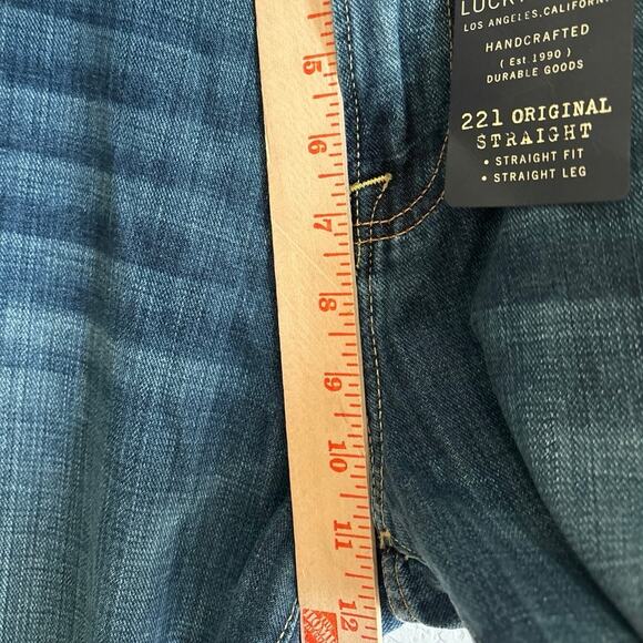 Lucky Brand Men's 221 Classic Straight Leg Jeans, Dark Blue, Size 34x30 NWT - Picture 4 of 12